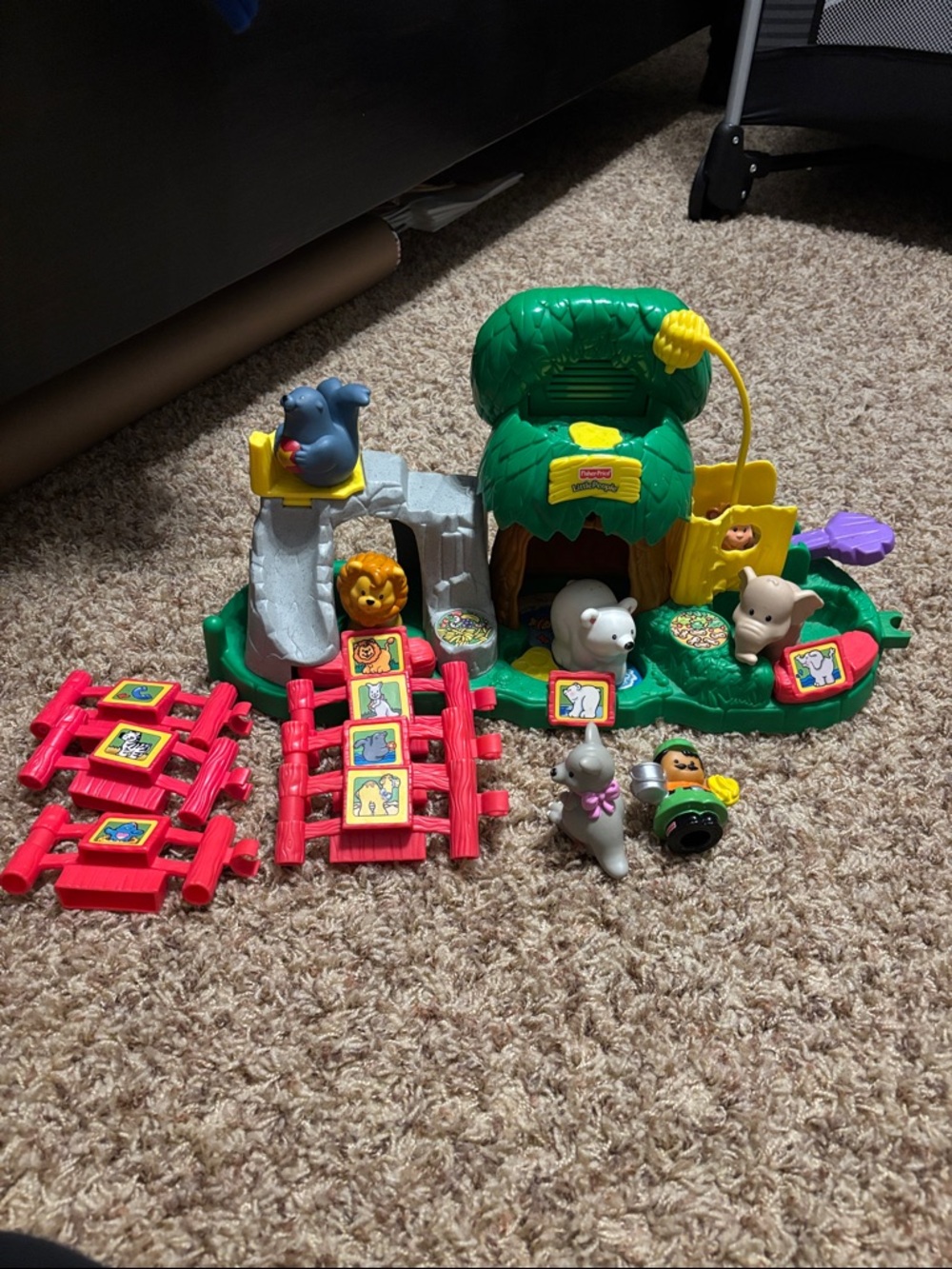 HTF -Fisher Price Little People Animal Sounds Zoo Playset